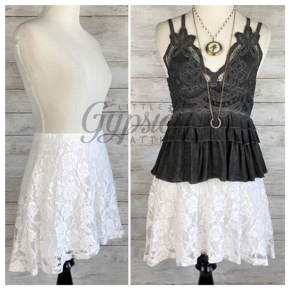 **TAKING DOWN** Abercrombie & Fitch Lace Mini Skirt - Picture 3 of 10